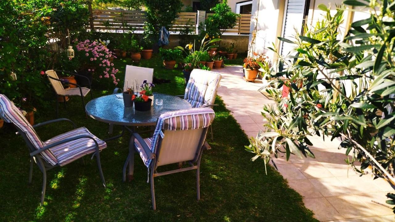 MesolóngionXrysa'S Gardenアパートメント エクステリア 写真