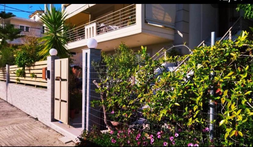 MesolóngionXrysa'S Gardenアパートメント エクステリア 写真
